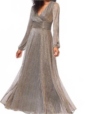 Betsy and Adam Women's Metallic V-Neck Long-Sleeve Gown Size 4